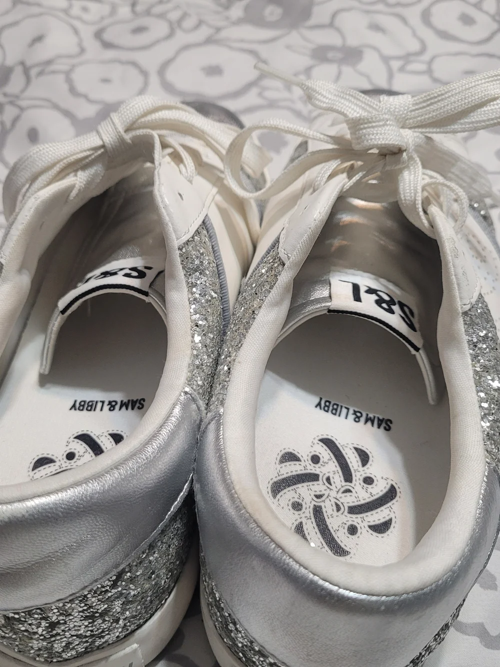 Women's White and Silver Glitter Low-Top Sneakers 9.5 - Picture 5 of 6